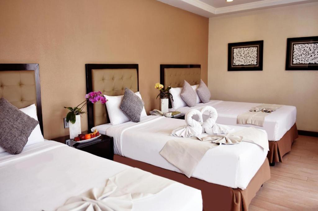 Aura One Hotel Baguio City Екстер'єр фото