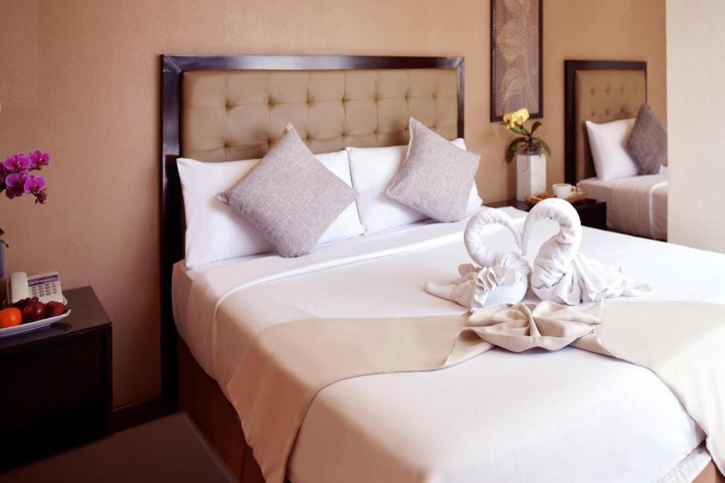 Aura One Hotel Baguio City Екстер'єр фото