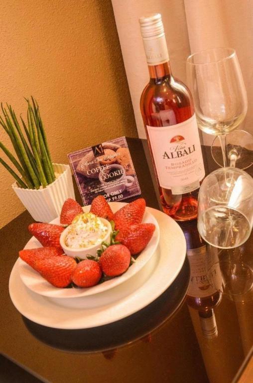 Aura One Hotel Baguio City Екстер'єр фото