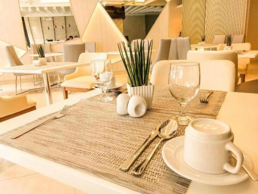 Aura One Hotel Baguio City Екстер'єр фото